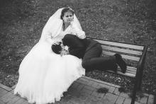 Фотосъемка свадьбы Андрея и Елены в Горках - свадебная прогулка - шутка